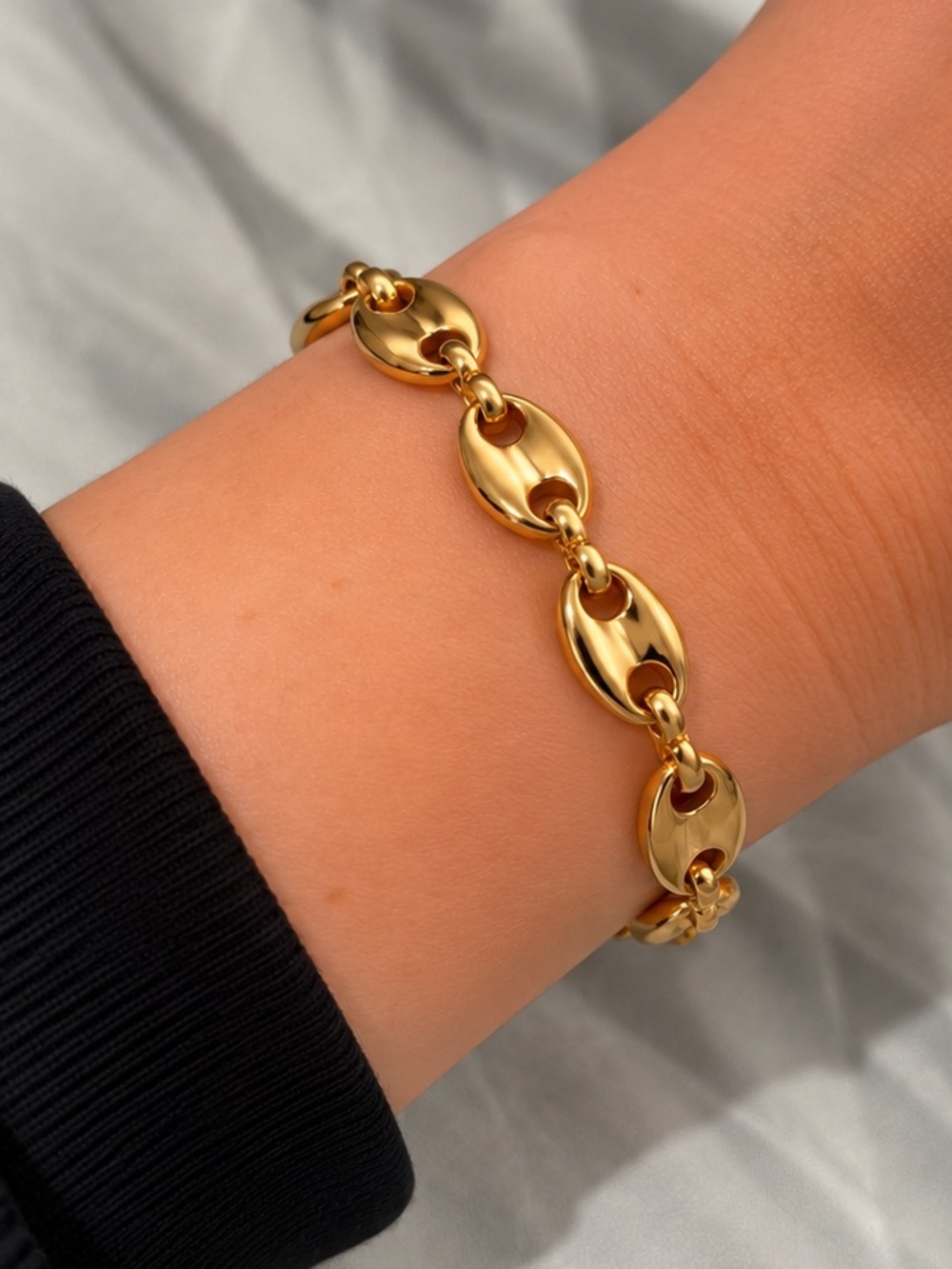 Gold Link Oval Bracelet - Unbranded